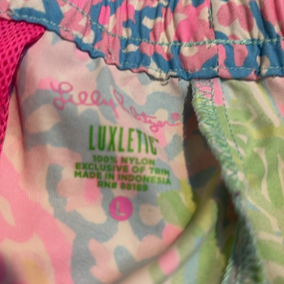 Lilly Pulitzer Luxletic Shorts Large 3โ Inseam - Picture 3 of 7
